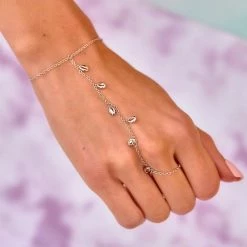 Pura Vida Bracelets Cowrie Hand Chain