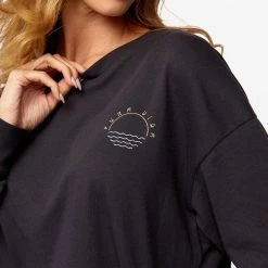 Pura Vida Bracelets Trending On TikTok International Surf Tour Long Sleeve Boxy Tee