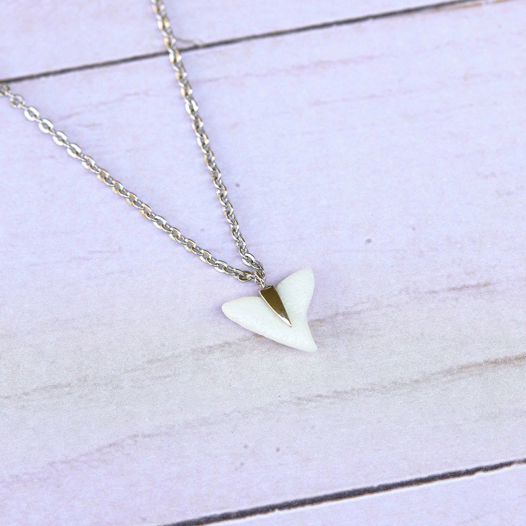 Promo π Pura Vida Bracelets Shark Tooth Pendant Necklace Best Sellers β¨ 6 Pura Vida Bracelets Shark Tooth Pendant Necklace Best Sellers