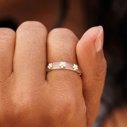 Pura Vida Bracelets Daisy Resin Ring