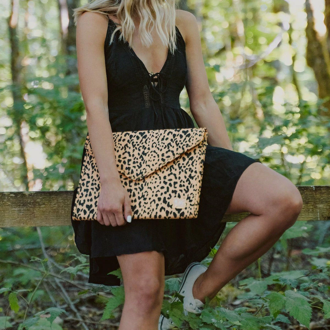 Discount π Pura Vida Bracelets Leopard Laptop Case π 6 Pura Vida Bracelets Leopard Laptop Case